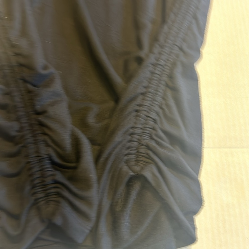 Athleta soft black long sleeve shirt w thumb holes side ruching relaxed fit - Picture 9 of 10
